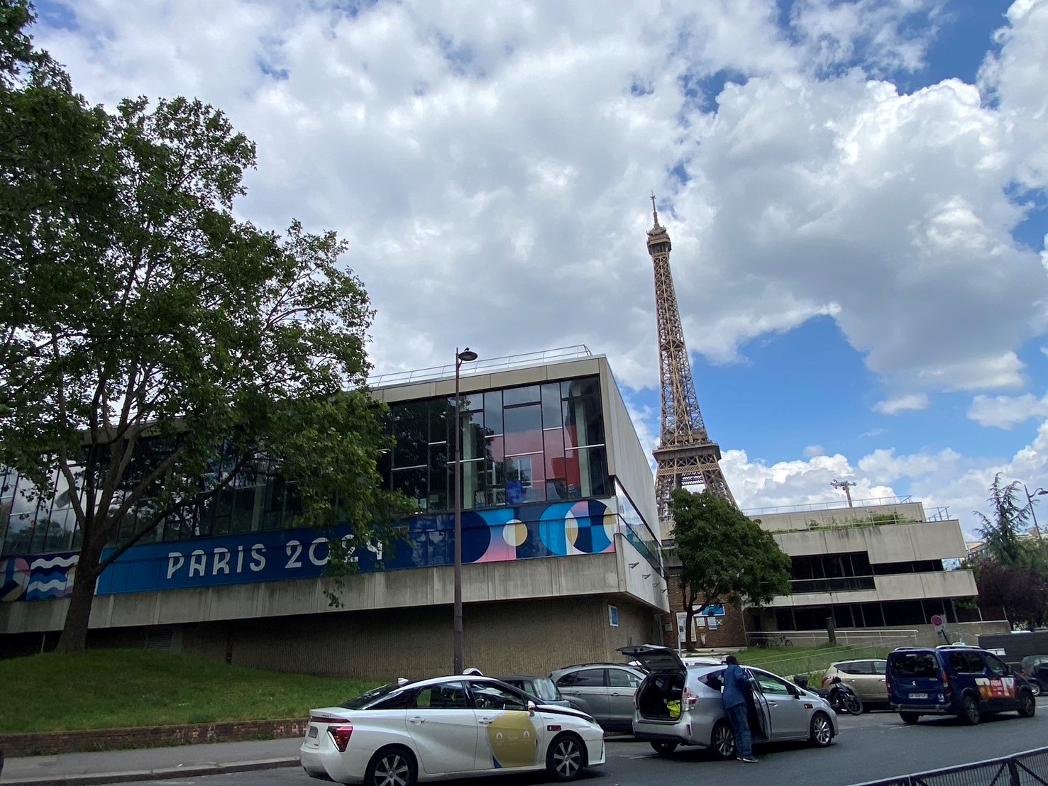 一張含有 戶外, 天空, 雲, 陸上交通工具 的圖片自動產生的描述